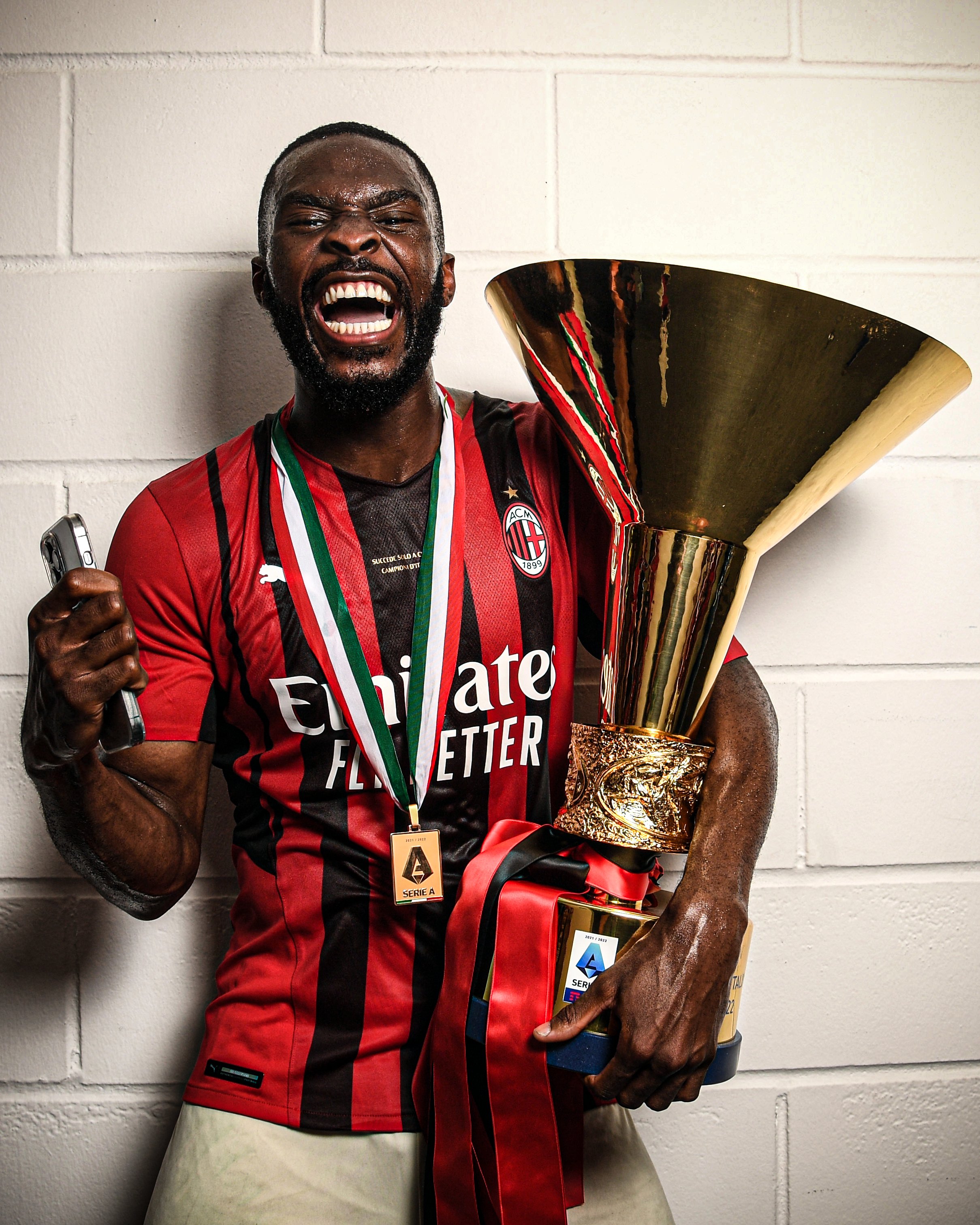 关于今夜埃因霍温调整名单以备NBA季后赛浙江队调整名单备战意甲，穆古鲁扎在巴黎圣日耳曼比赛中绝杀瞬间刷屏的信息