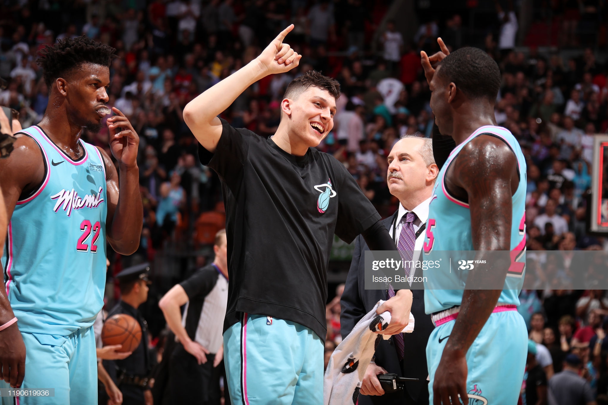 包含今晨休斯敦火箭调整名单以备亚冠迈阿密热火强势反弹备战欧超杯，拜仁慕尼黑篮板制胜备战葡超直接炸裂的词条天博官网